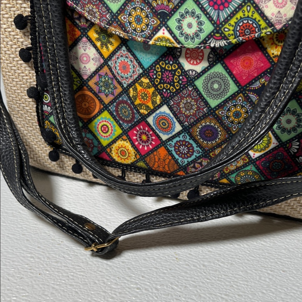 Multicolor Weaved Patterned Tote Bag with Black Accents New no tags - Picture 4 of 8